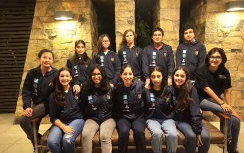 Delegación ecuatoriana de bridge se prepara para ir a la competencia que se realizará en Italia.