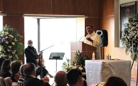 Monseñor Gerardo Nieves solemnizó la ceremonia religiosa en honor a don Galo Martínez Merchán.