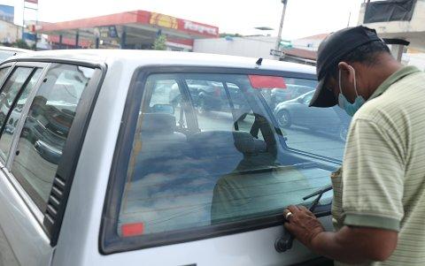 Las plumas de los vehículos son también muy buscadas por los delincuentes.