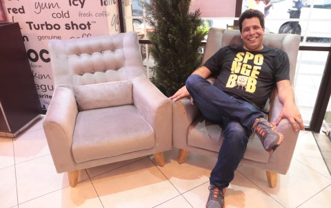 Su primer doblaje lo hizo en la telenovela 'Pantanal'.