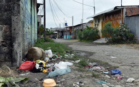 Algunos moradores señalan que el desaseo también se genera por el incumplimiento en el horario de recolección.