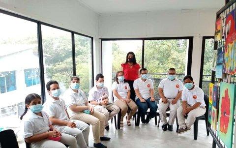 Bagaje. La artista guayaquileña tiene una amplia preparación en el tema de la educación artística con niños y jóvenes con capacidades especiales.