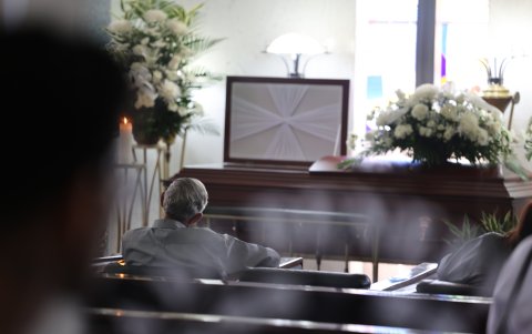 En la sala de velación.