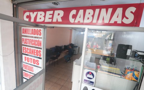 El negocio se alterna con otras actividades relacionadas, como impresión, copias, venta de material de oficina.