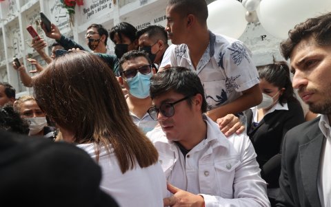 Su amigo Mauricio Altamirano muy afectado.