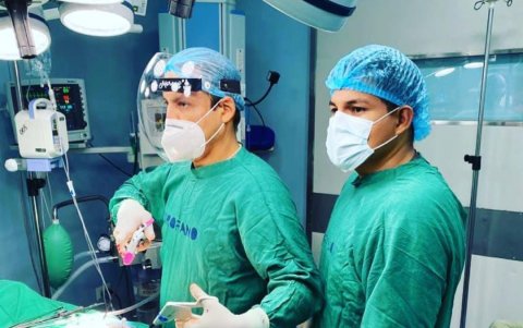 El cirujano Ángel Moreno Briones y el doctor Carlos Santana Palma son parte del equipo de Gastrodiagnóstica.