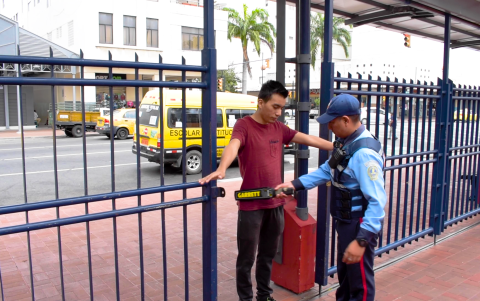 En el Malecón 2.000 se utilizan detectores de metales