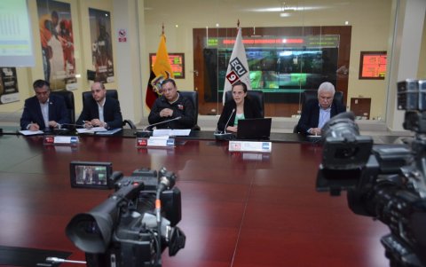 Autoridades y ministros participan este 1 de julio en una rueda de prensa en la que hicieron una evaluación de las pérdidas por el paro nacional.