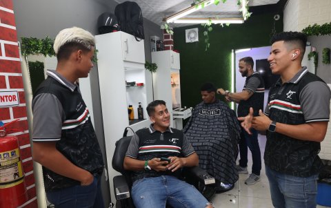 Actualmente le da trabajo a varios jóvenes en La Aurora