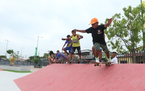 Los más emocionados de la obra son los más pequeños, quienes se aventuran a conocer más de este deporte.