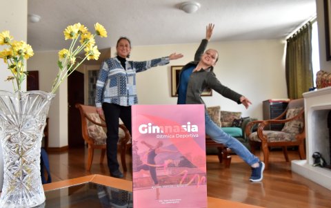 Teresa Cevallos y Ekaterina Ignatov plasmaron en un libro sus conocimientos de gimnasia rítmica.