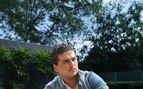 Se define como un joven hogareño.