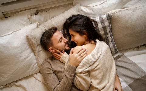 Los besos y las caricias en el juego previo son fundamentales para lograr relaciones sexuales satisfactorias.