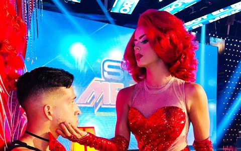 La parte delantera del traje se aflojó.