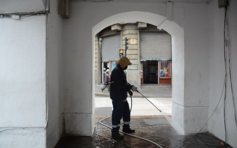 Cloaca. La pestilencia que había en un pasaje del centro fue dispersada.