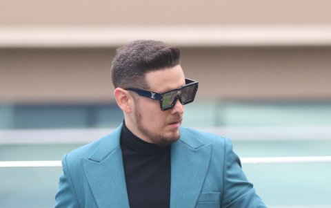 El look de Jaime Arellano refleja su buen gusto.