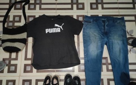 También se incautaron prendas de vestir, las cuales -según la policía- utilizaban luego de los atracos.