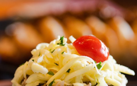 Este moro se elabora co frijol negro y se acompaña con queso rallado.