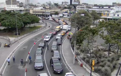 En la avenida Machala se observaron largas filas de vehículos