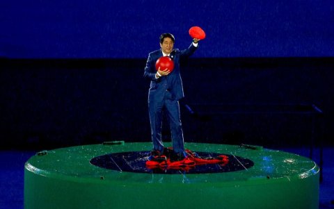 Shinzo Abe vestido de Super Mario en la clausura de Río 2016.