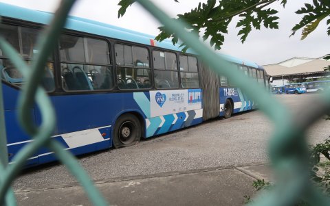 Realidad. En una estación del Guasmo permanecen algunas unidades con daños.