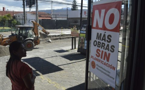 Malestar. Dueños de locales han colocado carteles con sus reclamos. Sostienen que no hubo planificación.
