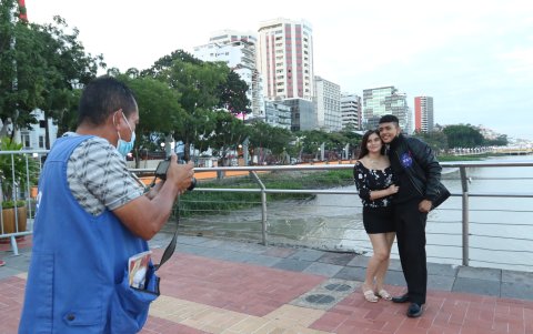 Sebastián Chávez y Nayeli Herrera también decidieron salir de casa para disfrutar de un paseo por los sitios más turísticos de la ciudad.