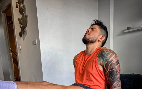 Le desagrada el alcohol, solo lo toma cuando la ocasión lo amerita. “Va contra lo que predico como entrenador”.