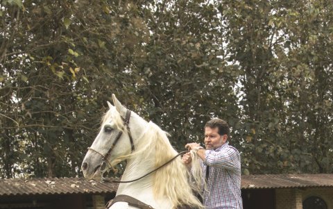 Francesco es un excelente jinete. Su amor por los animales lo lleva en los genes.