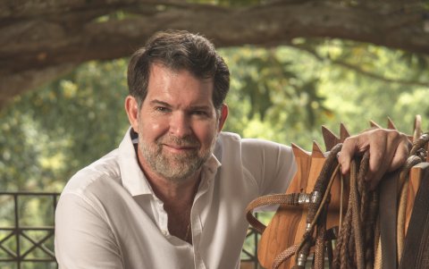 El empresario está a favor de los casinos, las corridas de toros y las peleas de gallos. A su criterio, generan fuentes de trabajo y oportunidades de empleo.