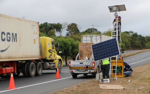 2. Nuevos radares. Otra de las denuncias ciudadanas recae en el exceso de radares colocados a lo largo de la vía a la costa. Cuestionan si hay o no estudios previos que determinen cuántos y dónde deben estar.