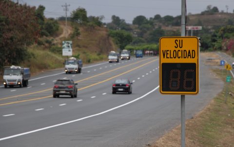 Hay decenas de velocímetros a lo largo de vía a la Costa