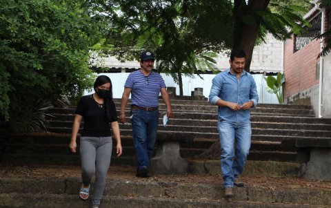 Algunas de las escalinatas se han convertido en sitios peligrosos donde los delincuentes abandonan a sus víctimas.