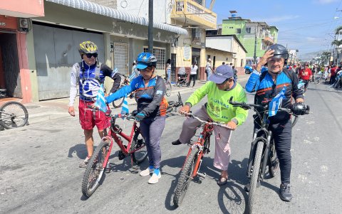 Las actividades en el barrio arrancaron con un ciclopaseo.