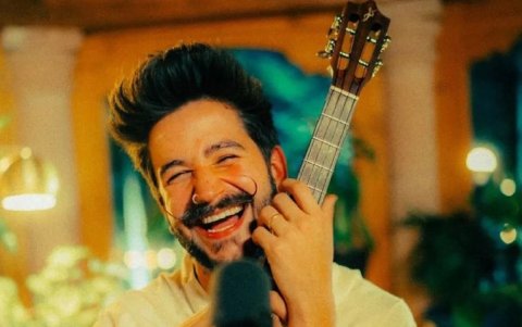 El artista colombiano lleva el bigote Dalí como parte de su imagen artística.