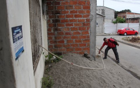2. Multas. Aunque, en ciertos sectores, reciben el agua por horas y por días, las multas llegan por no pagar a tiempo.