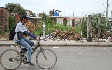 Las familias de Durán sienten entre ira y resignación de vivir como viven. Sin obras.