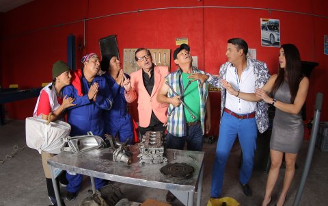 Con Dolores Barreto, Stalyn Pérez, Alberto Castro, Héctor Cáceres, Juan Carlos Estrada y Katty García.