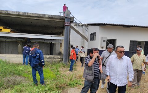 La mañana del lunes 18 de julio, el asambleísta Ricardo Vanegas realizó una inspección en el reservorio de Peñón del Río.