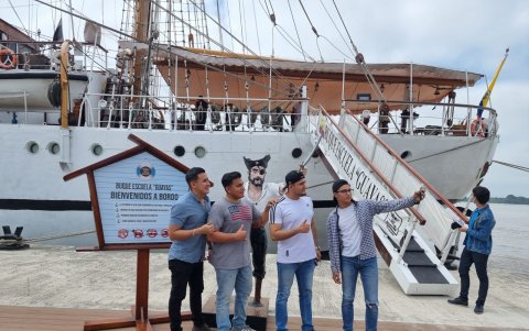 Los asistentes podrán visitar y recorrer el Buque Escuela Guayas.