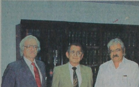 Amigo de presidentes. Con León Febres-Cordero y Carlos Julio Arosemena compartió su pasión por la política.