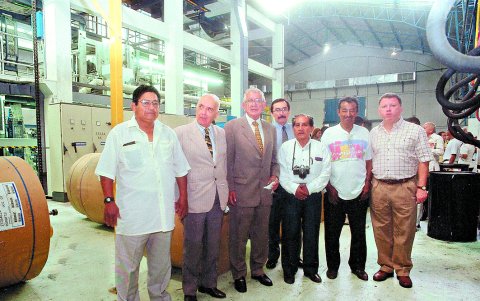 Nueva rotativa. A Galo Martínez Merchán no le gustaba celebrar su cumpleaños, pero quiso que un 10 de diciembre de 1999 empezara la impresión de diario EXTRA en la nueva rotativa.  Y así festejó: trabajando.