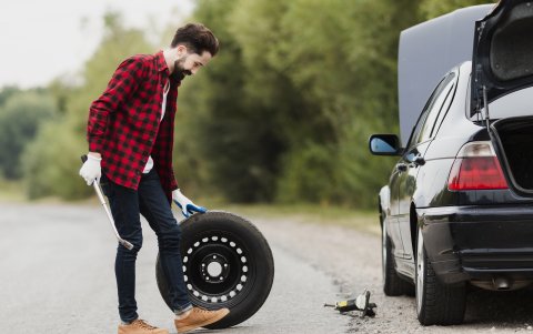 Tenga en su auto las herramientas necesarias para enfrentar cualquier contratiempo.