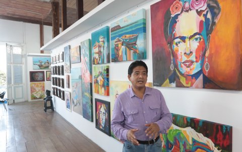 Histórica muestra. David Cumbe es el vicepresidente de la asociación, que está presidida por la también artista Norma Regato, de larga vinculación con este gremio cultural.