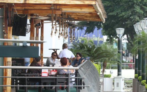 Restaurantes de comida típica guayaquileña en el sector de Puerto Santa Ana.