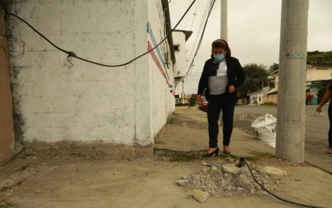 Existes cables caídos cerca de los colegios en Playas.