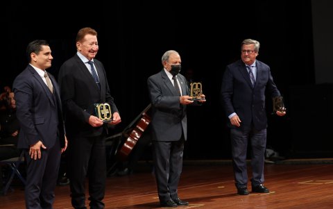 Francisco Jiménez Buendía (i), José Luis Contreras (c) y Roberto Gilbert, extitulares de la institución, fueron homenajeados.