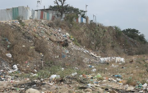En esta zona del noroeste de Guayaquil hay botaderos de basura improvisados.