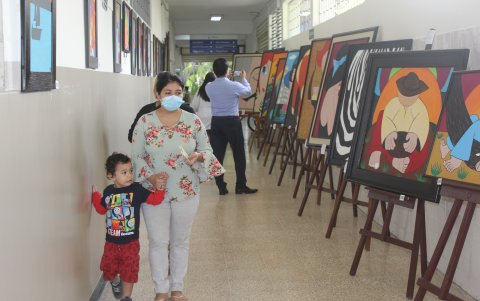 Obras. La 'Galería Juliana' se exhibe en el área de consulta externa.