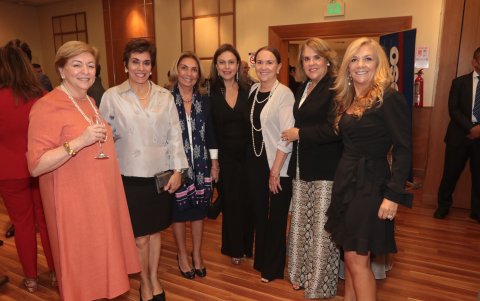Rina Bruno de Martínez, Sonia de Chavarría, María Isabel Laniado, Lourdes de Antón y María Leonor de Hollihan.